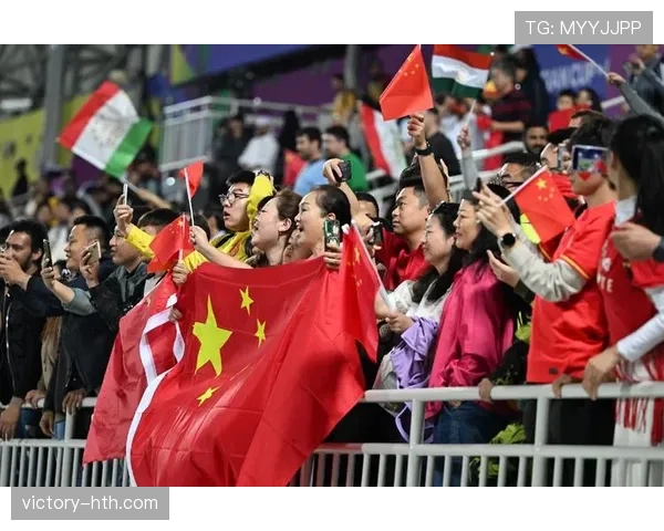 中国球迷彻夜助威,国足奋勇拼搏闪耀国际赛场 中国球迷彻夜助威,国足奋勇拼搏闪耀国际赛场