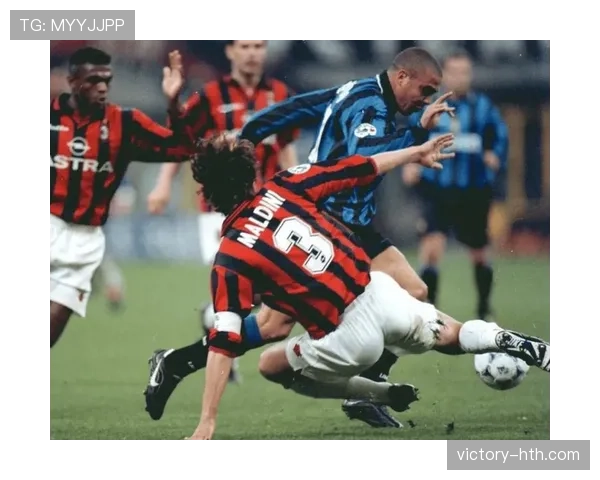 马尔蒂尼防守站位展现经典中卫选位智慧 马尔蒂尼防守站位展现经典中卫选位智慧