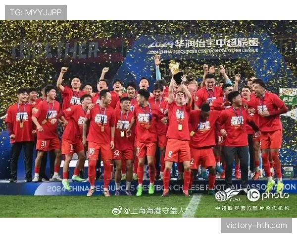 上海海港王朝是否初现:争冠表现与阵容稳定性持续显现 上海海港王朝是否初现:争冠表现与阵容稳定性持续显现