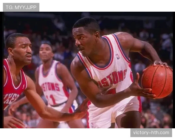 伯德无球跑动牵制力改变对手防守布局